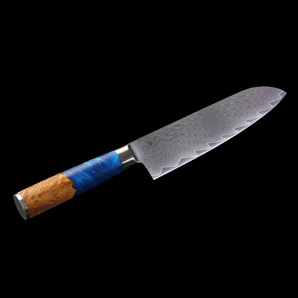 Katahiro ZEN santoku damast mes zijaanzicht met blauw acrylhars en burlhout handgreep